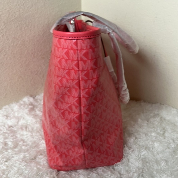 Michael Kors Carter Tote - Picture 3 of 7